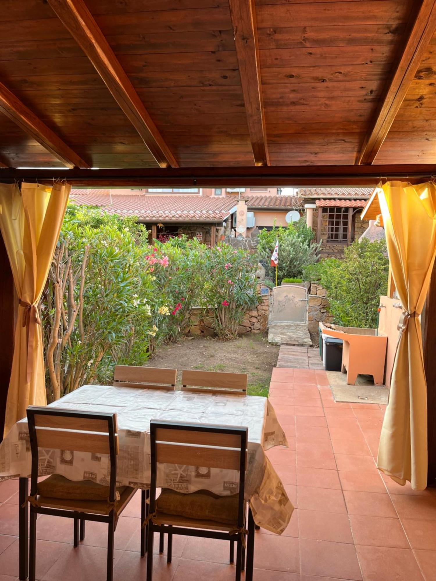 Casa Sviluppata Su Due Piani Con Doppia Veranda E Parcheggio Privato San Teodoro  Exterior foto
