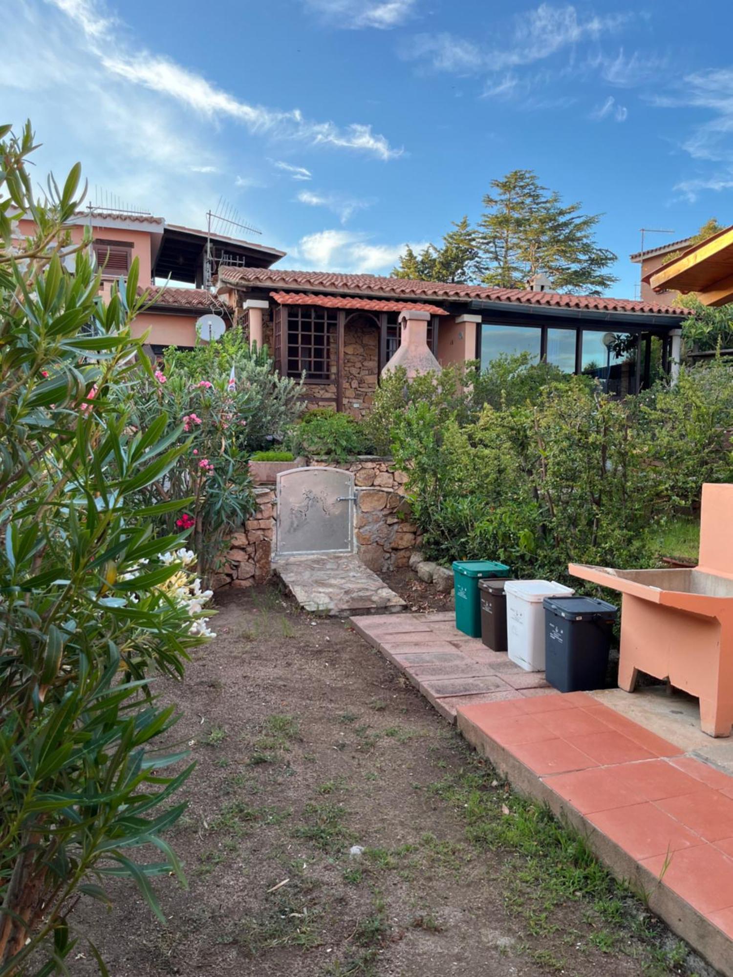 Casa Sviluppata Su Due Piani Con Doppia Veranda E Parcheggio Privato San Teodoro  Exterior foto
