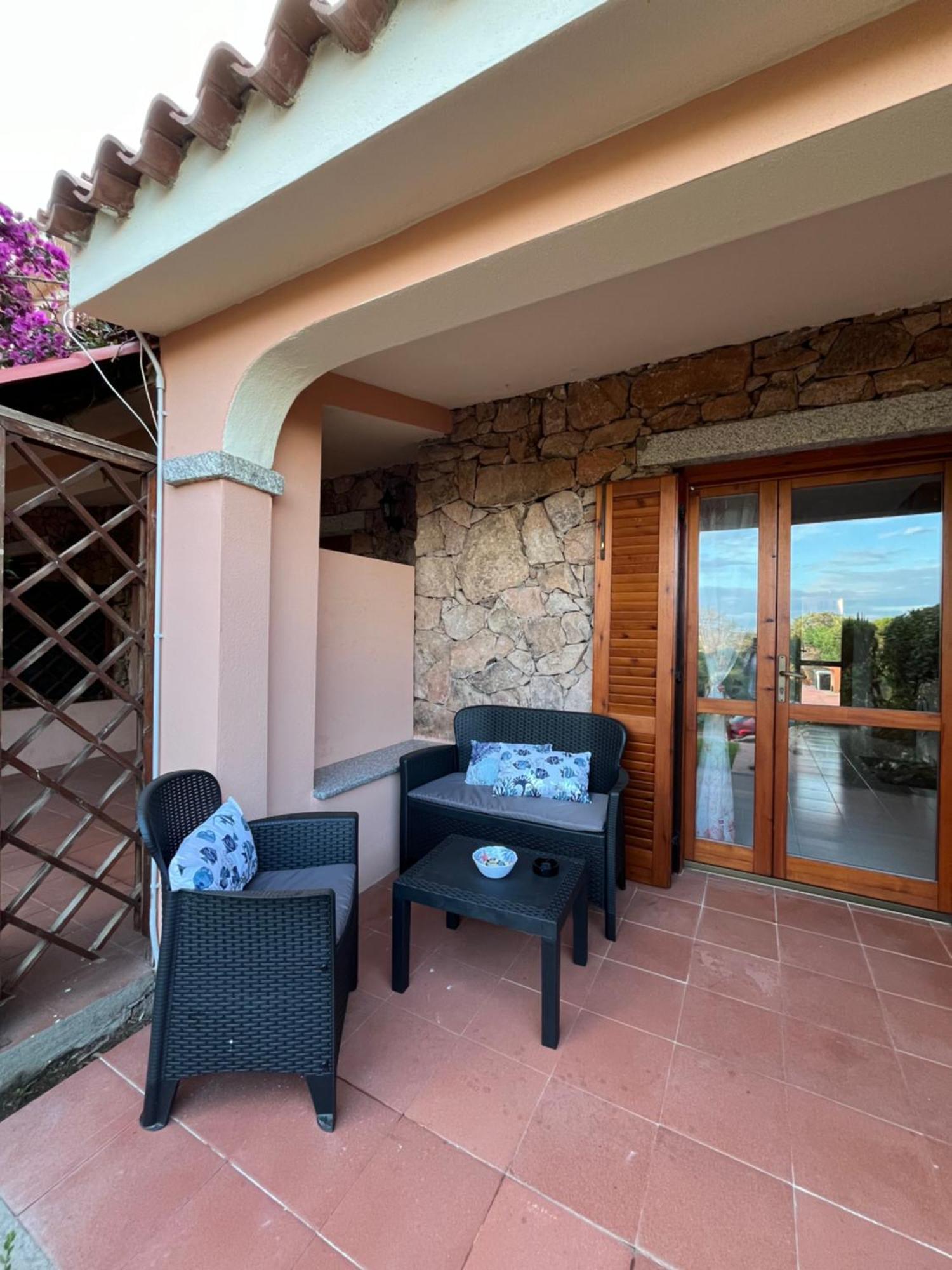 Casa Sviluppata Su Due Piani Con Doppia Veranda E Parcheggio Privato San Teodoro  Exterior foto