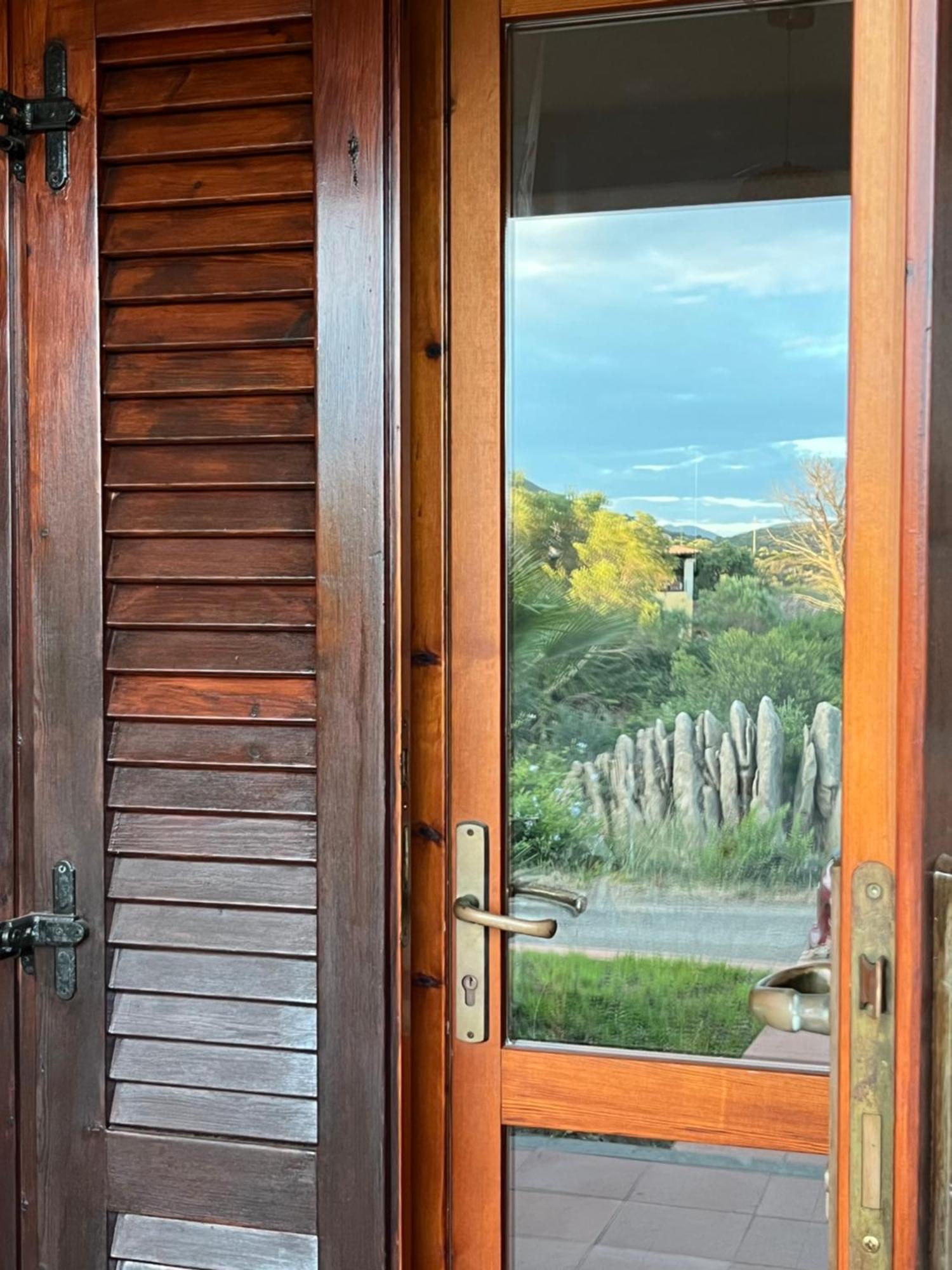 Casa Sviluppata Su Due Piani Con Doppia Veranda E Parcheggio Privato San Teodoro  Exterior foto