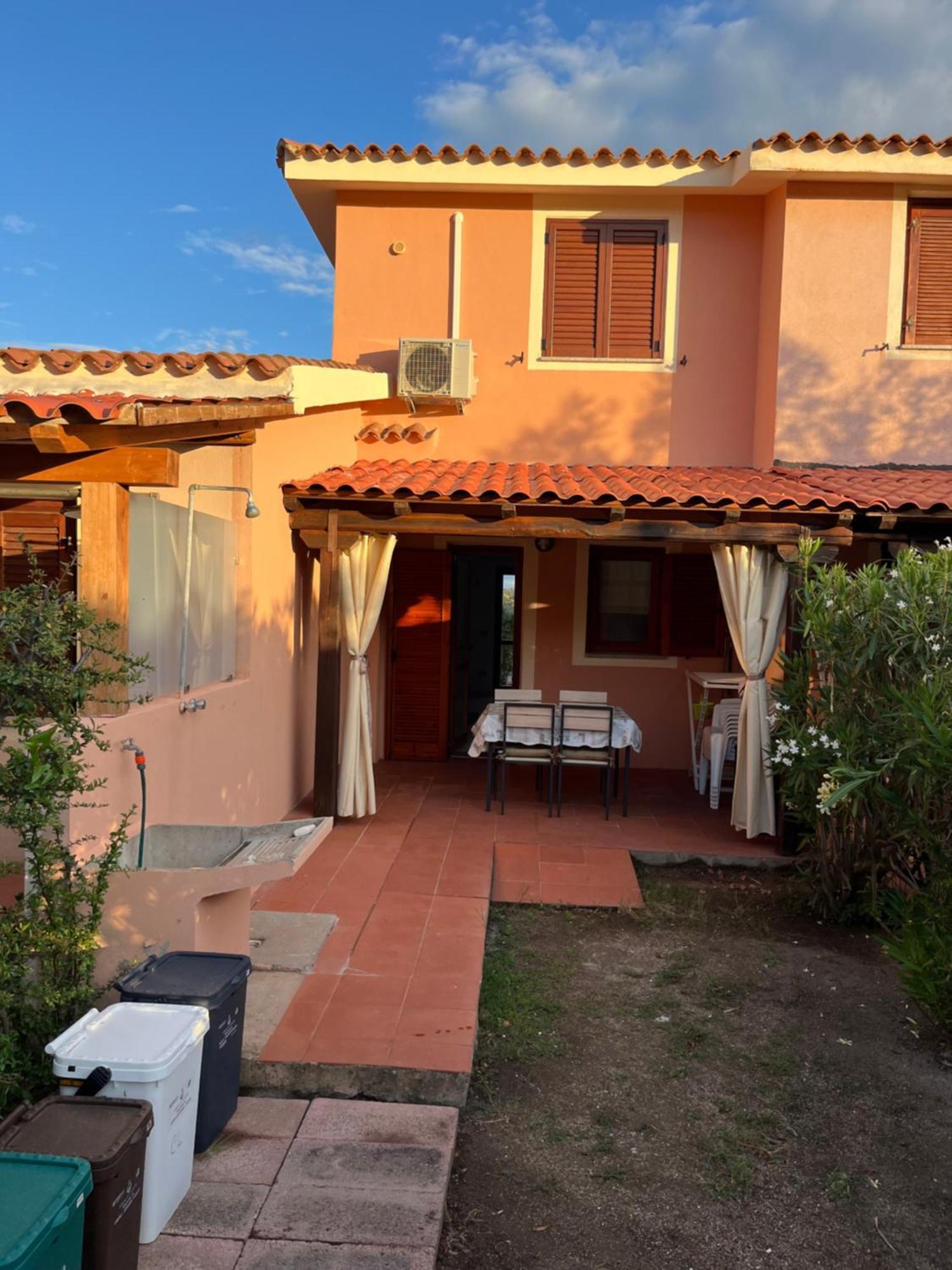 Casa Sviluppata Su Due Piani Con Doppia Veranda E Parcheggio Privato San Teodoro  Exterior foto