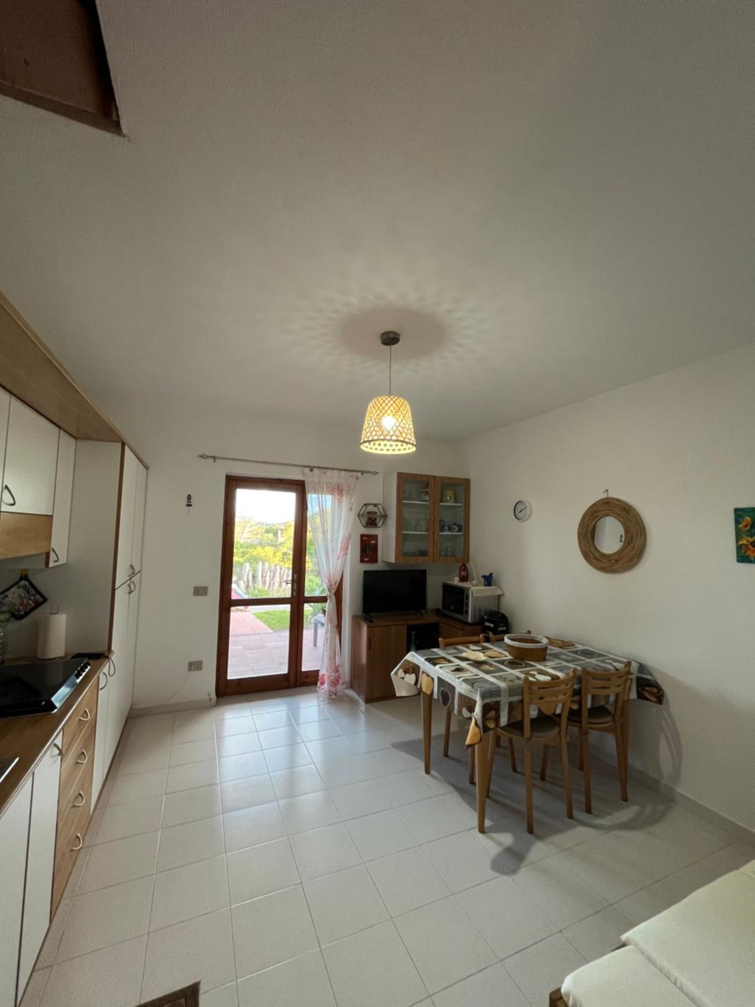 Casa Sviluppata Su Due Piani Con Doppia Veranda E Parcheggio Privato San Teodoro  Exterior foto