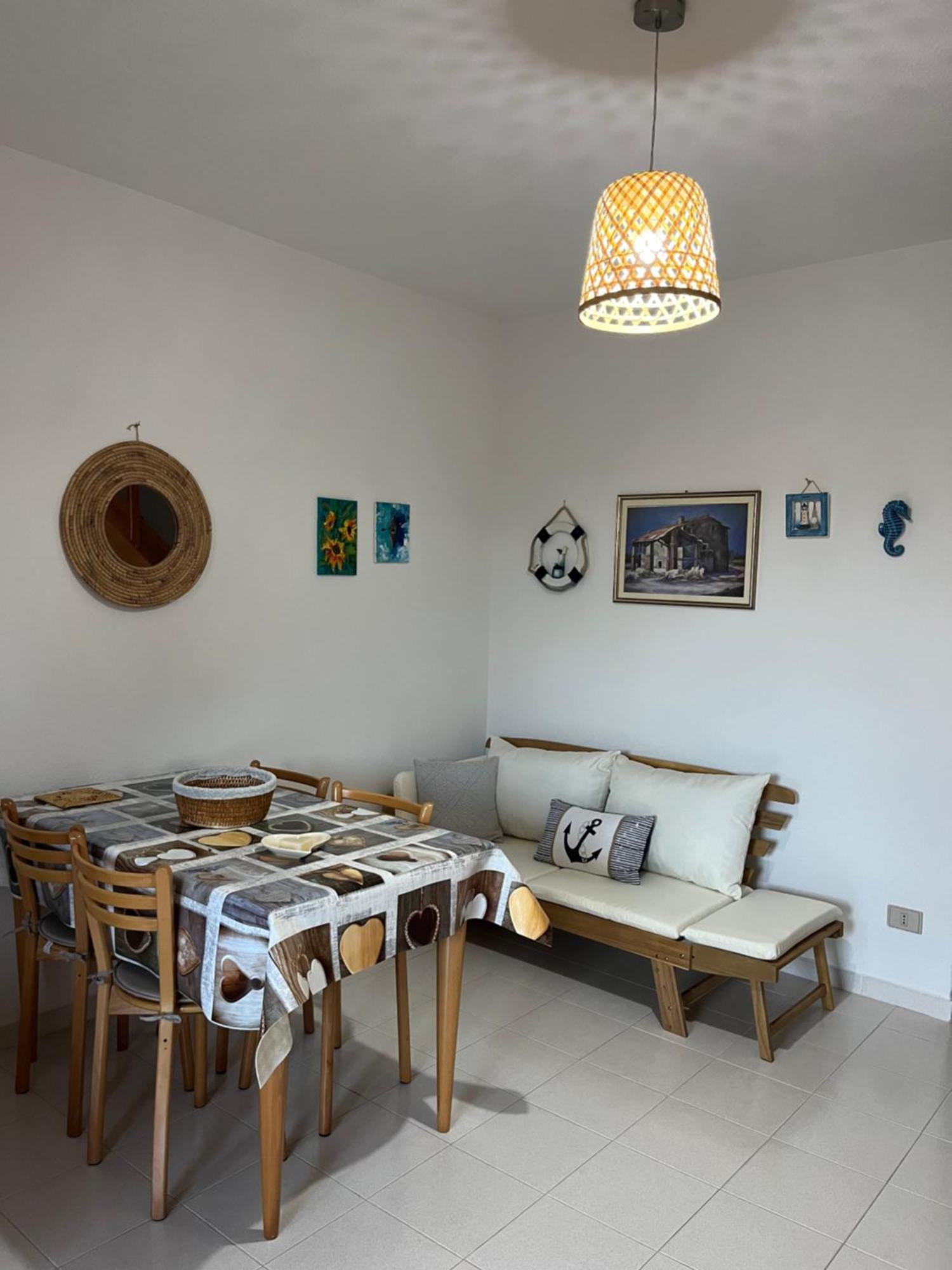 Casa Sviluppata Su Due Piani Con Doppia Veranda E Parcheggio Privato San Teodoro  Exterior foto